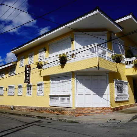 Casa Hotel Las Orquideas Circasia Kültér fotó